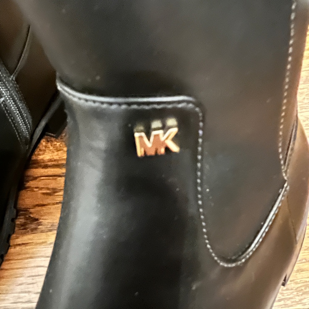 NWOT - Michael Kors Britt Smooth Boot - Picture 3 of 17
